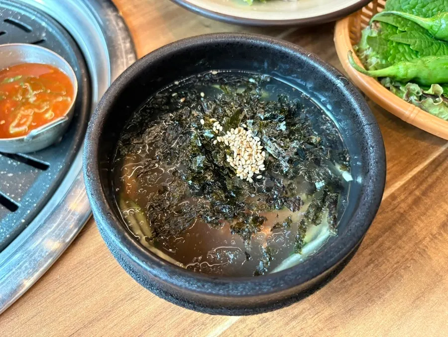 밑반찬으로 나온 시원한 묵사발