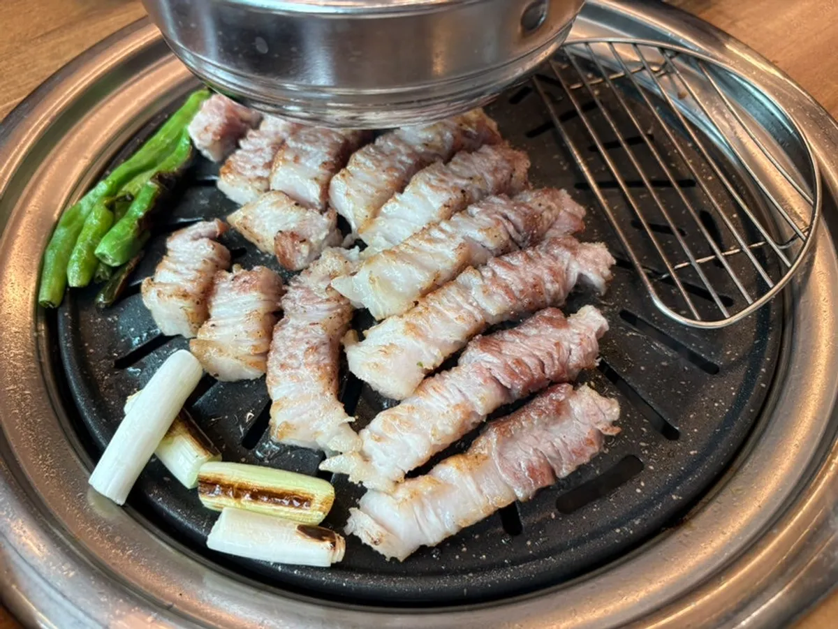 구워진 길돈 꽃삼겹 클로즈업