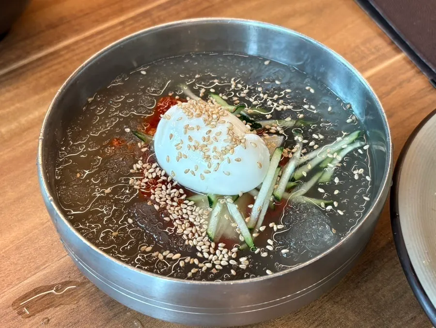 추가 주문한 물냉면 한 그릇