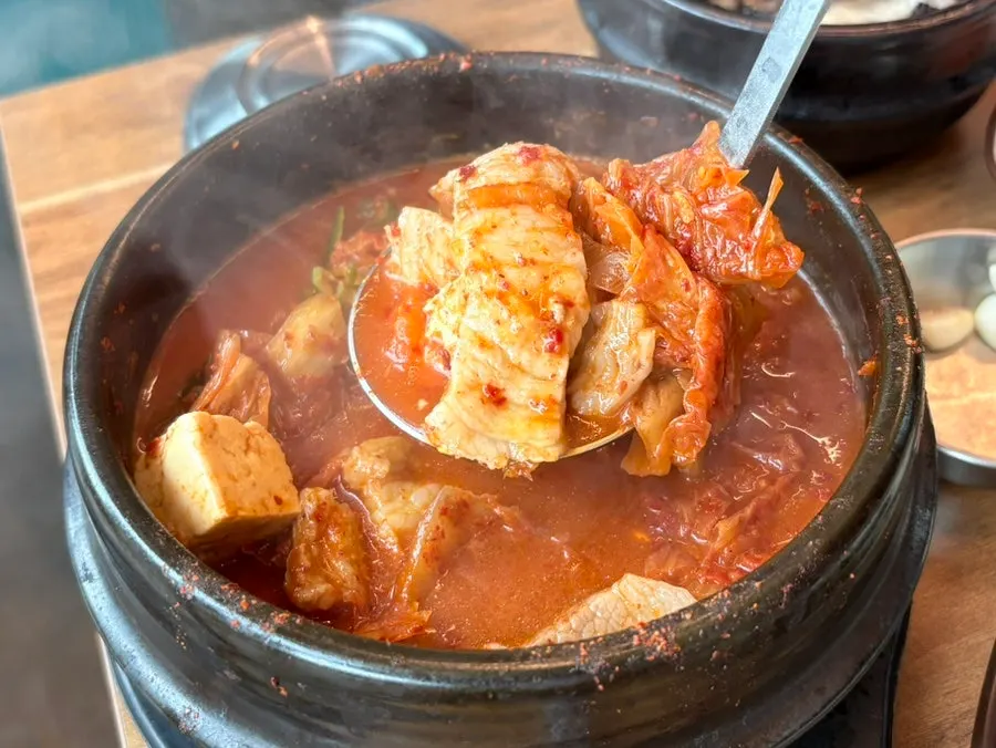 숙성김치찌개와 밥 한 상