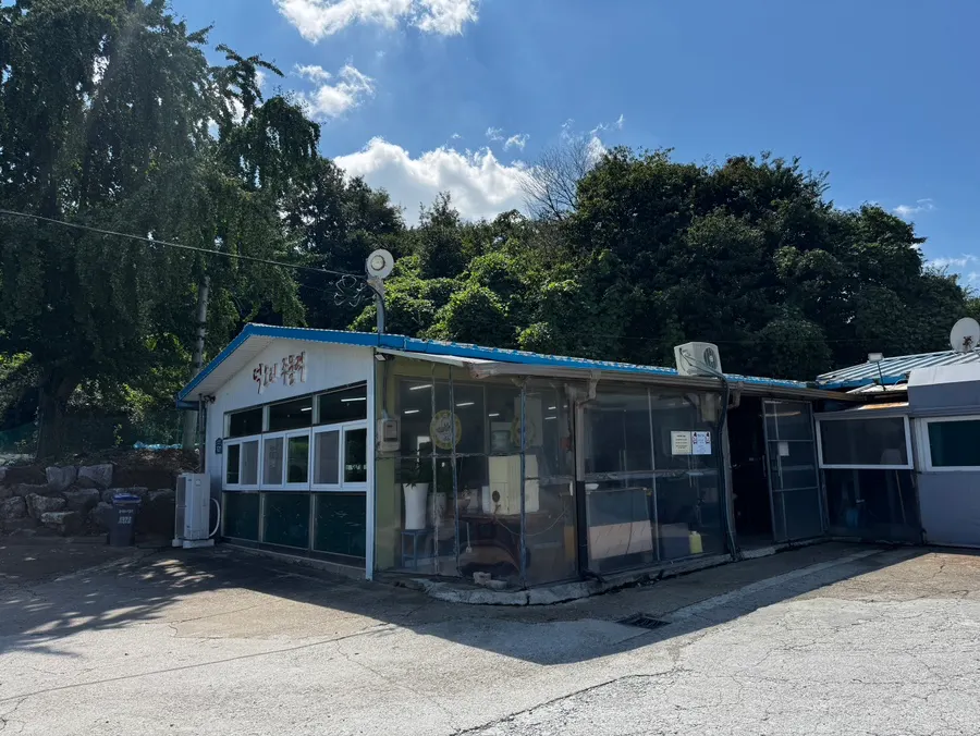 Exterior of Deok Ori Jumulleok in quiet Gilsang-myeon