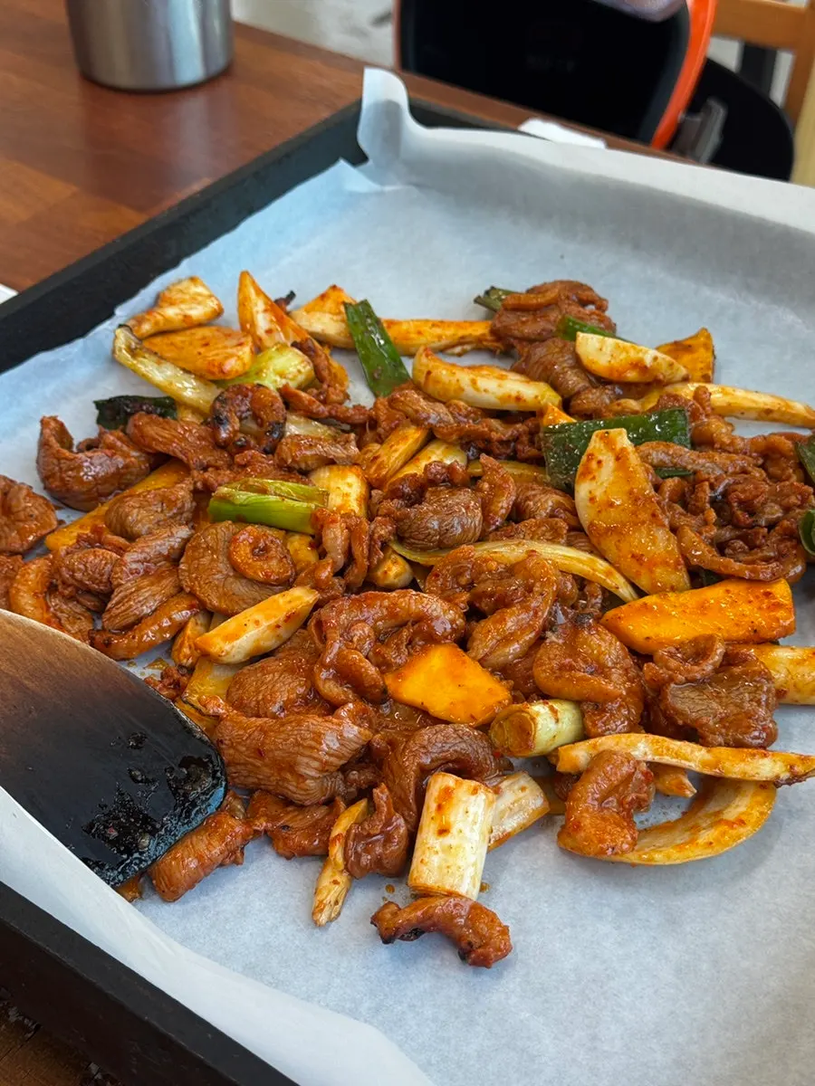 Duck jumulleok on the hot plate with green onion and onion