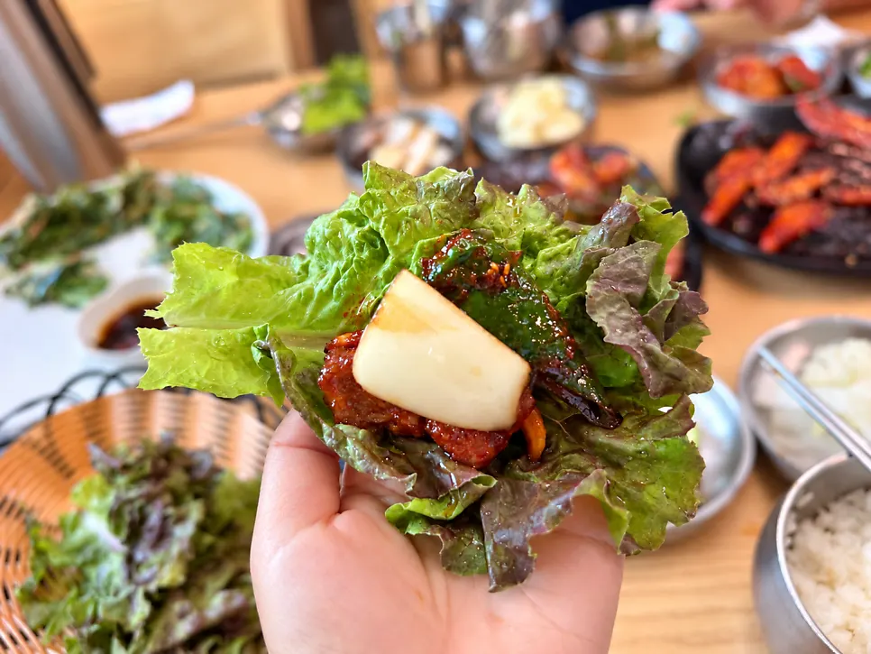 Lettuce wrap with meat, squid, garlic and ssamjang