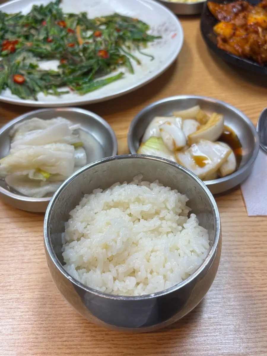 매콤한 양념이 배인 석쇠불고기