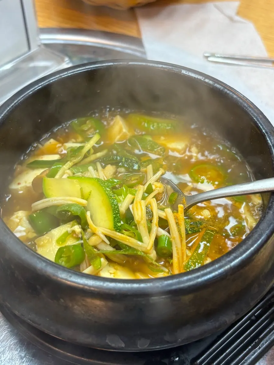 밥 위에 올린 석쇠불고기