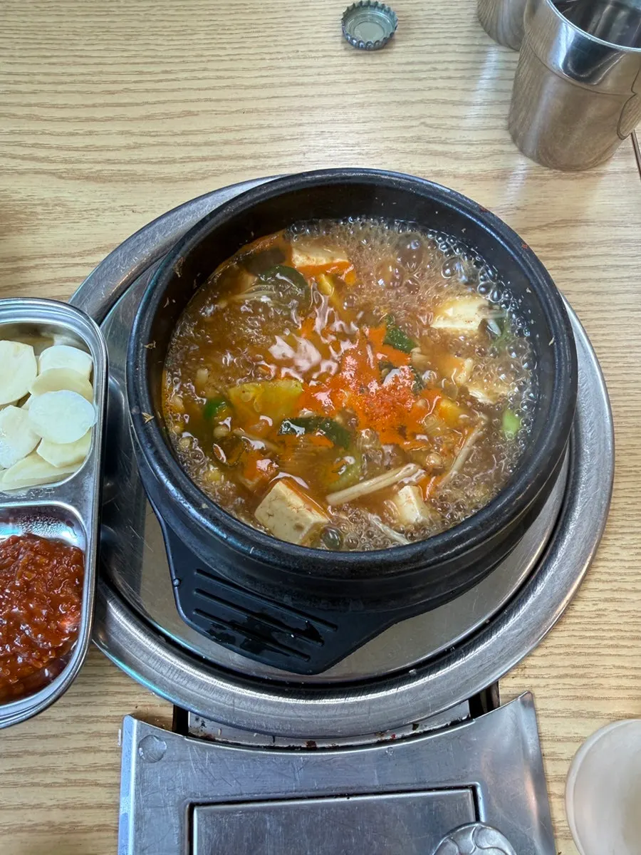 넉넉하게 나온 서비스 된장찌개