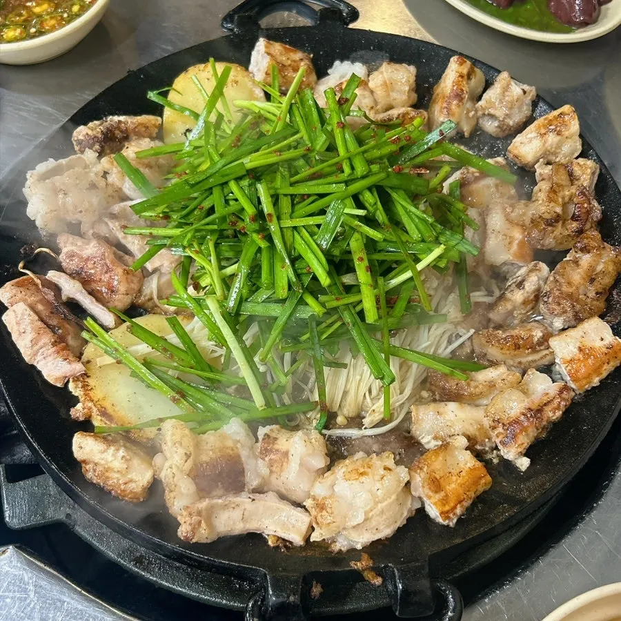 간과 천엽 등 곱창집 밑반찬