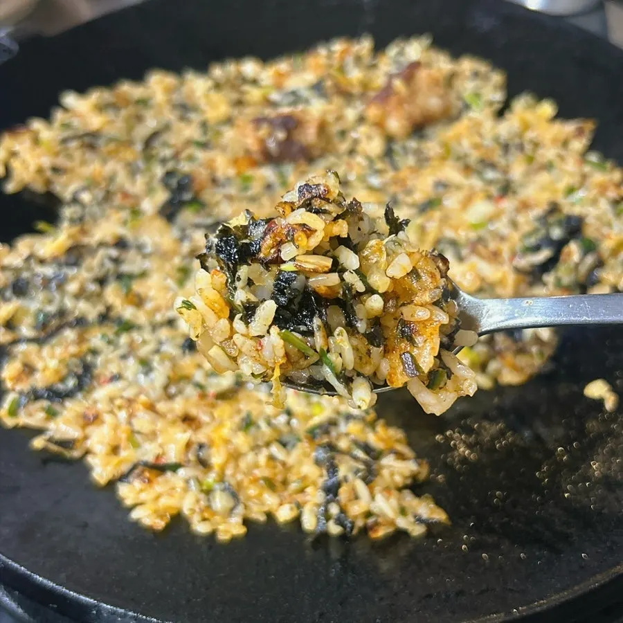 곱창 불판에 볶아낸 마무리 볶음밥