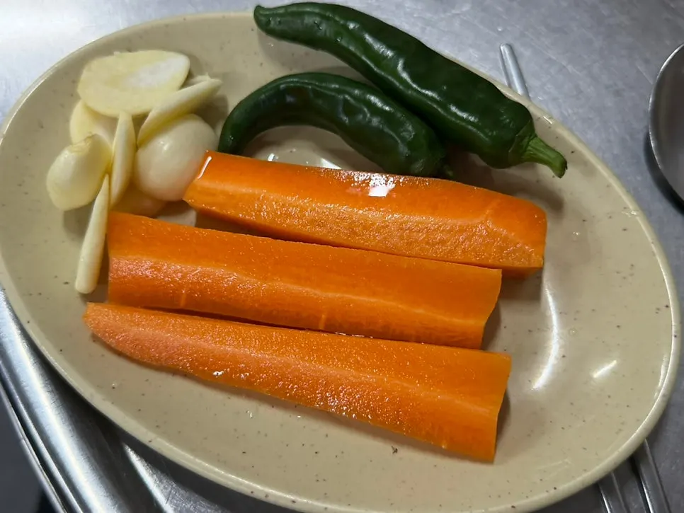 Cheonyeop and liver served as basic side dishes