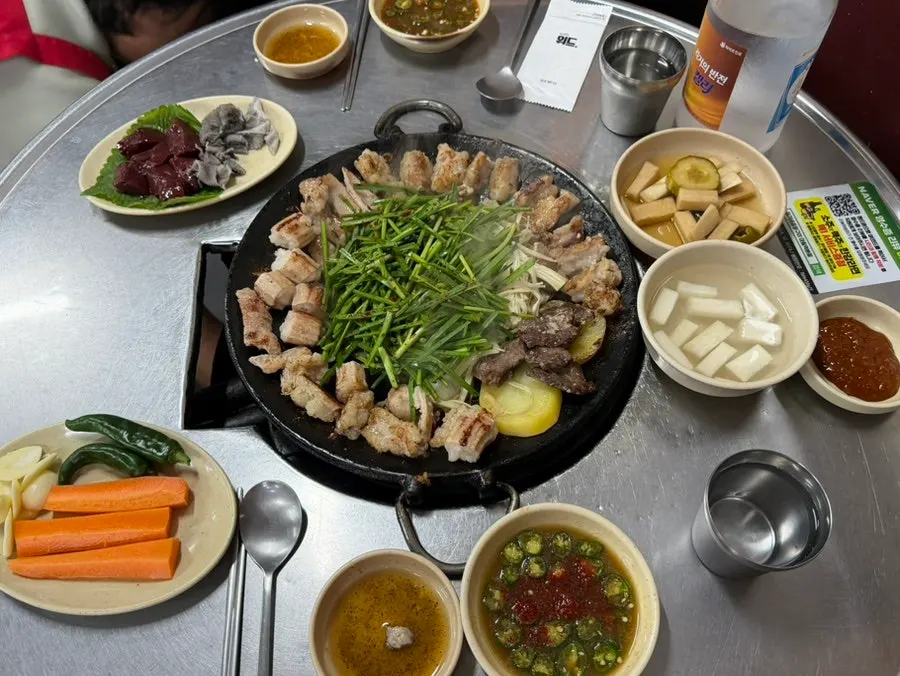 Cross-section of a thick, fat-filled gopchang