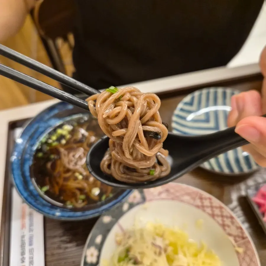 찰기 있는 면과 시원한 육수의 냉모밀