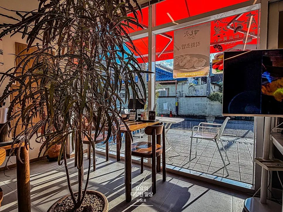 Seating at Sushi Hwa with two-tops and group tables