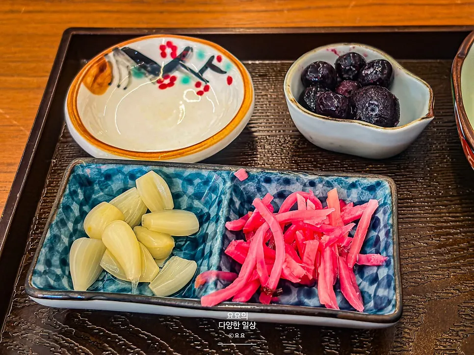 Shared side dishes included with the set