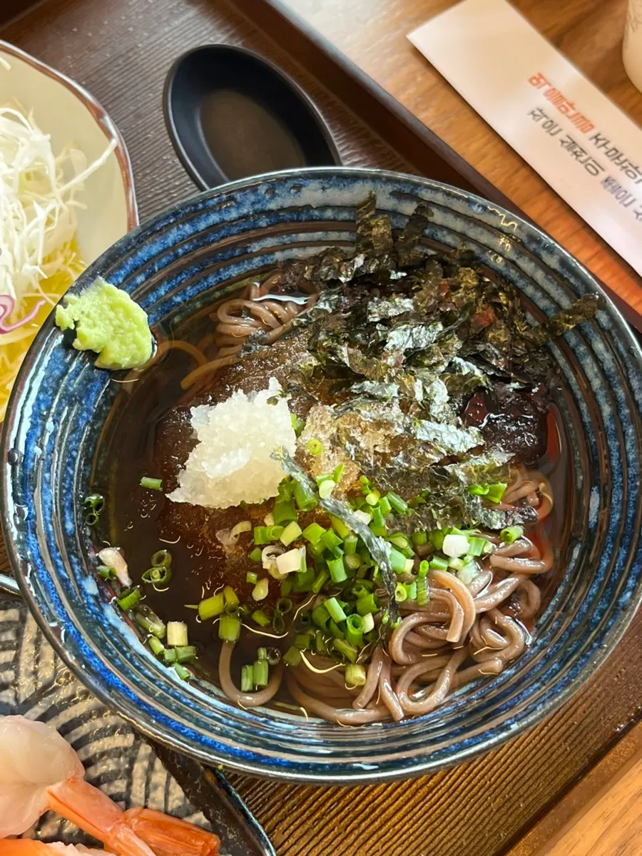 세트 선택 메뉴 우동과 메밀소바