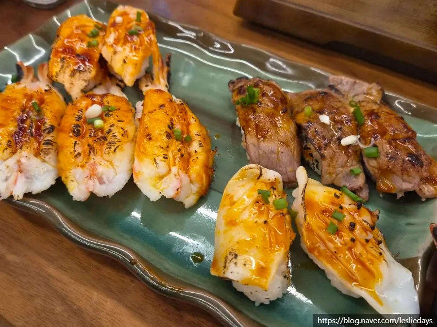 Flame sushi topped with spicy sauce