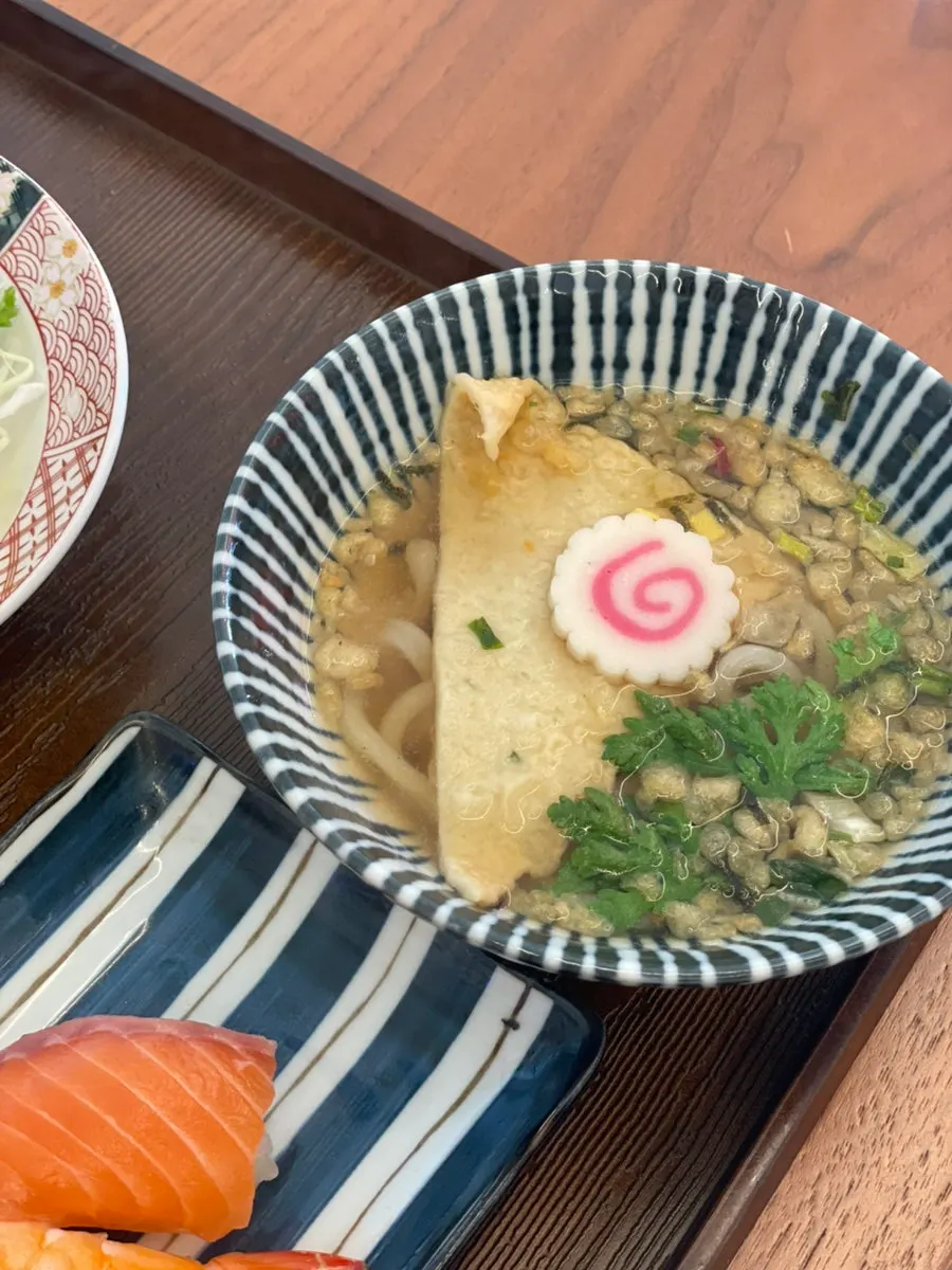 Close-up of the kids' set plate