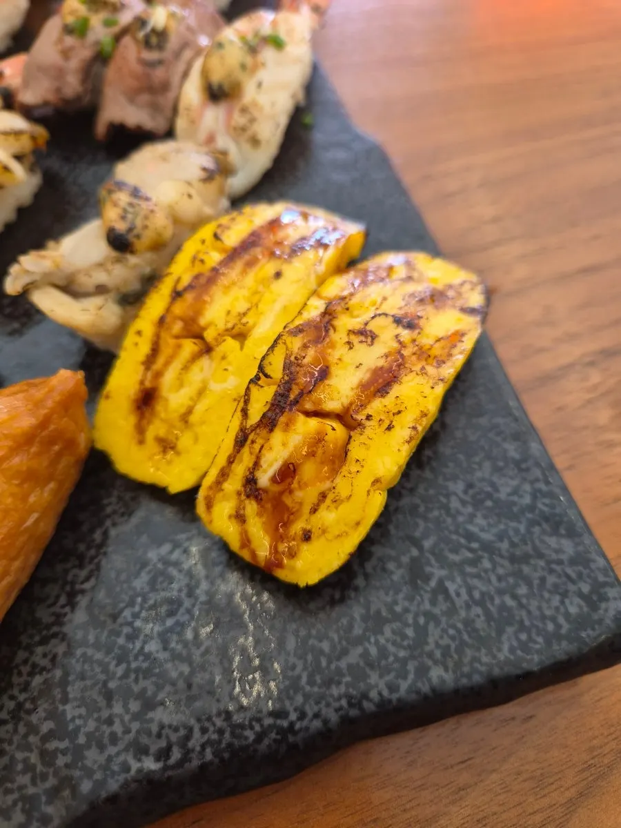 토치로 직화한 불초밥 세트 상차림