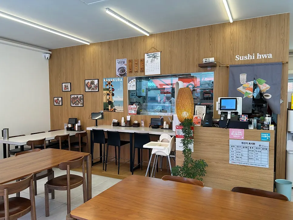 Entrance area of Sushi Hwa next to the public parking lot