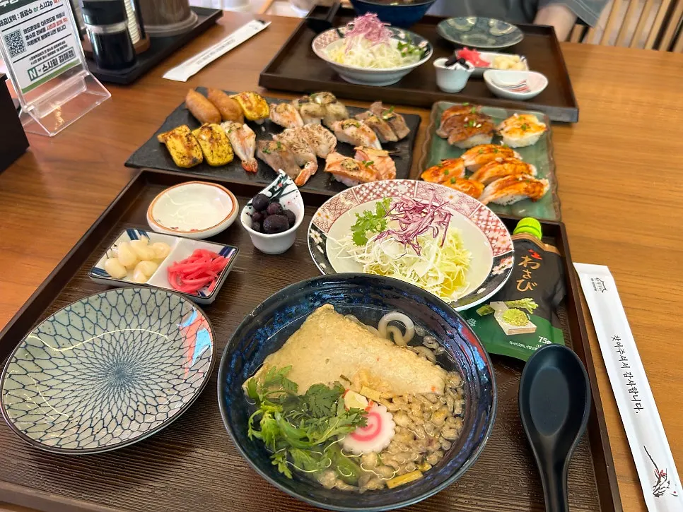 Table setting at Sushi Hwa