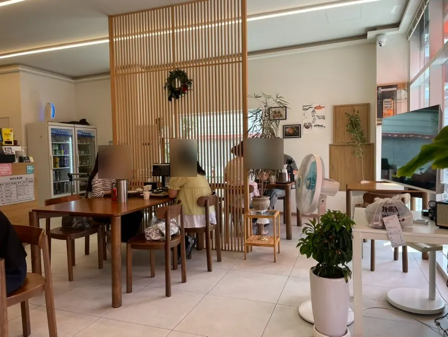 Entrance of Sushi Hwa in Bongridan-gil