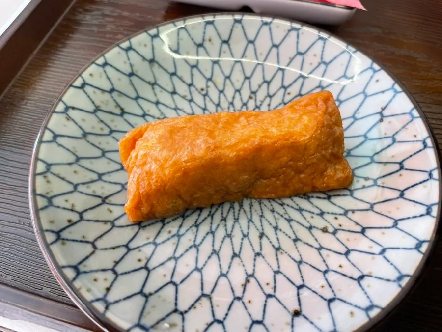 Egg sushi and fried tofu pouch sushi