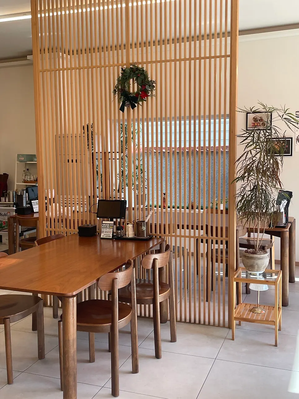 Interior decor and lighting at Sushi Hwa