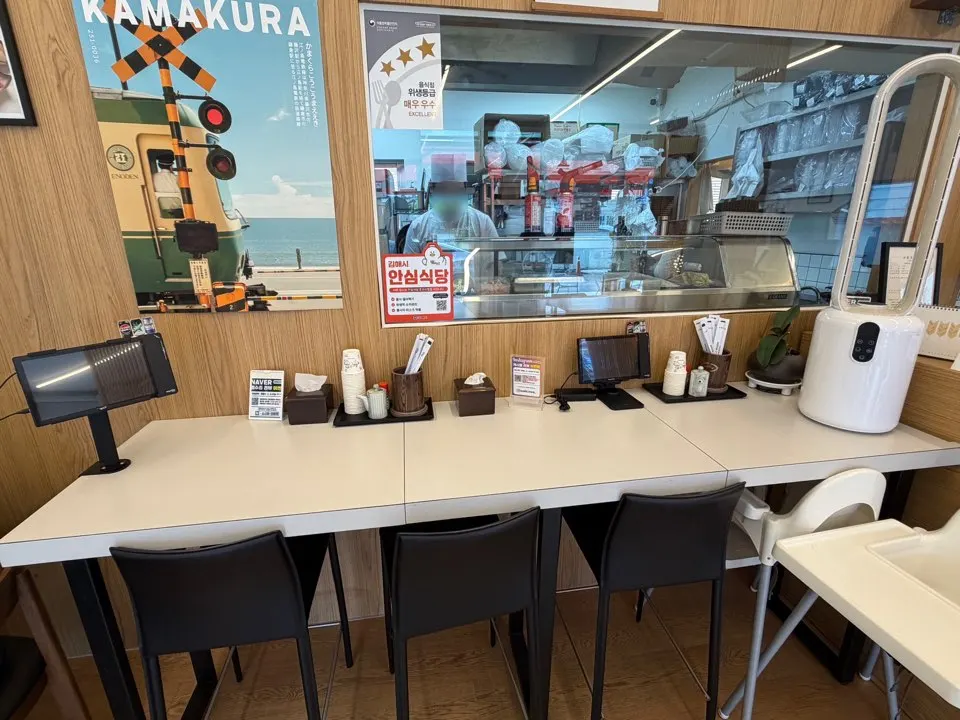 Seating layout inside Sushi Hwa