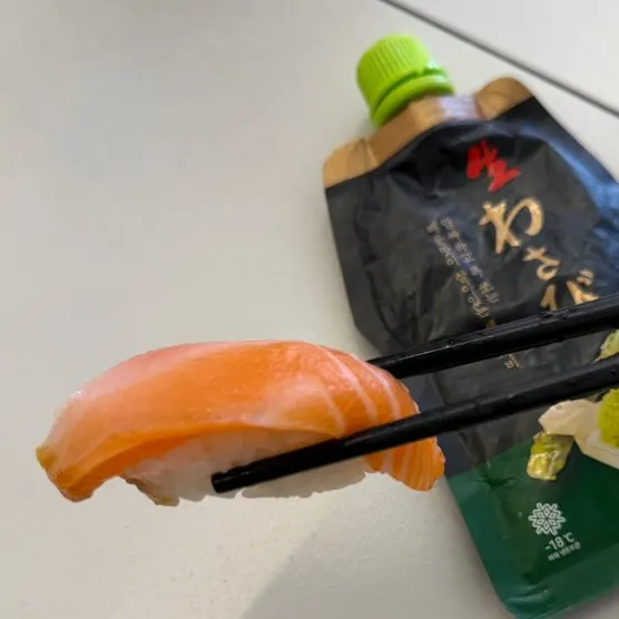 Sushi set served with udon and soba noodles