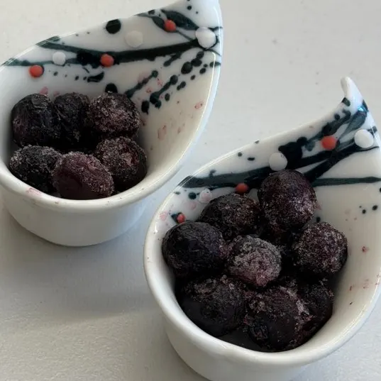Salad with yuzu sauce and blueberries on the side