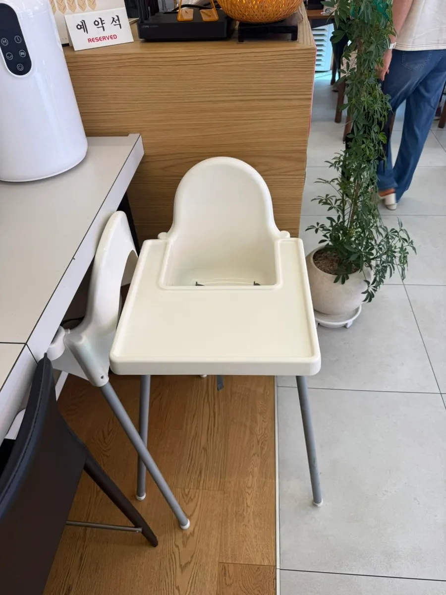 Bar table for solo diners and 2-person tables