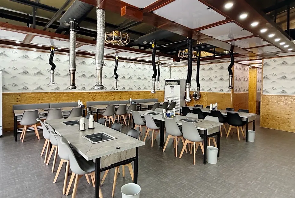 Spacious, clean interior of Ildeung Chamsutt Jangeo's hall