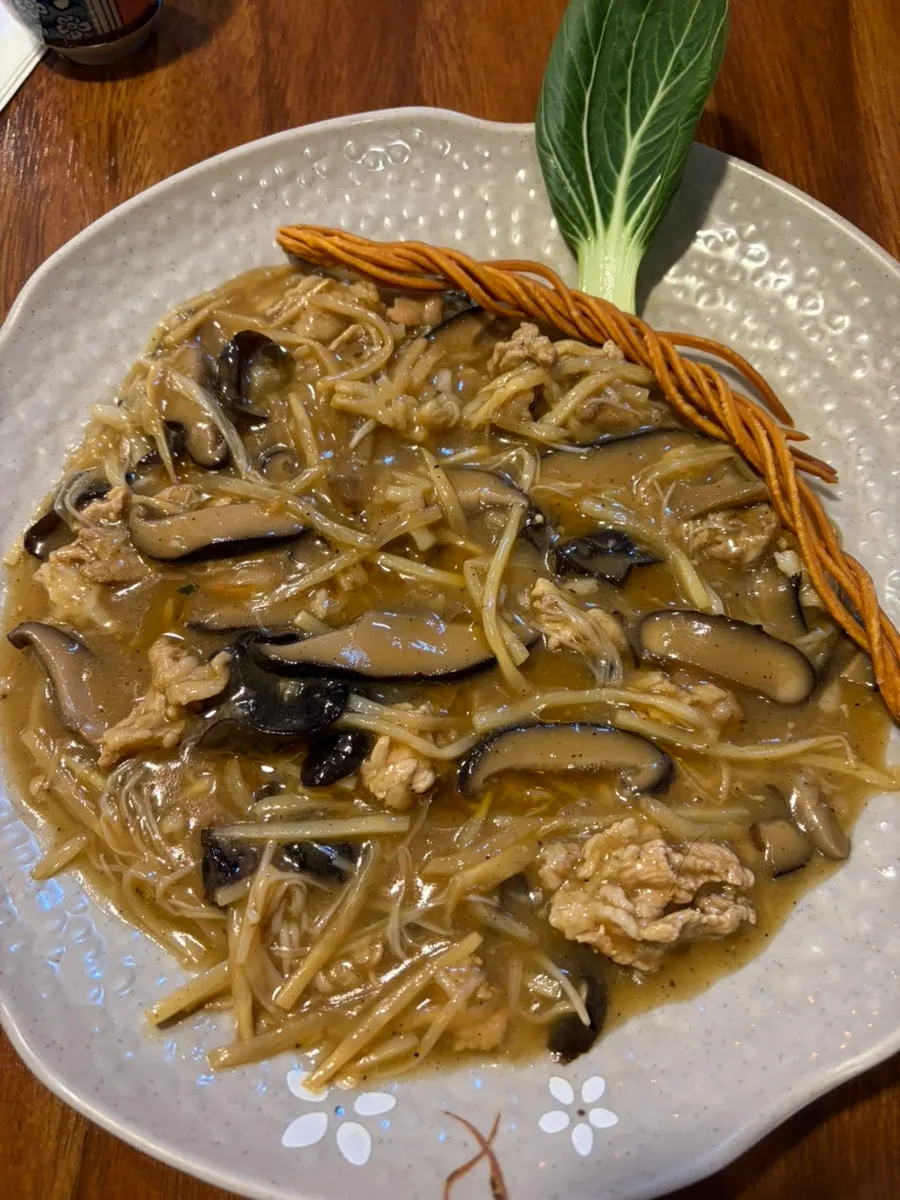 Refreshing Dongbaek cold platter and yusanseul course dishes