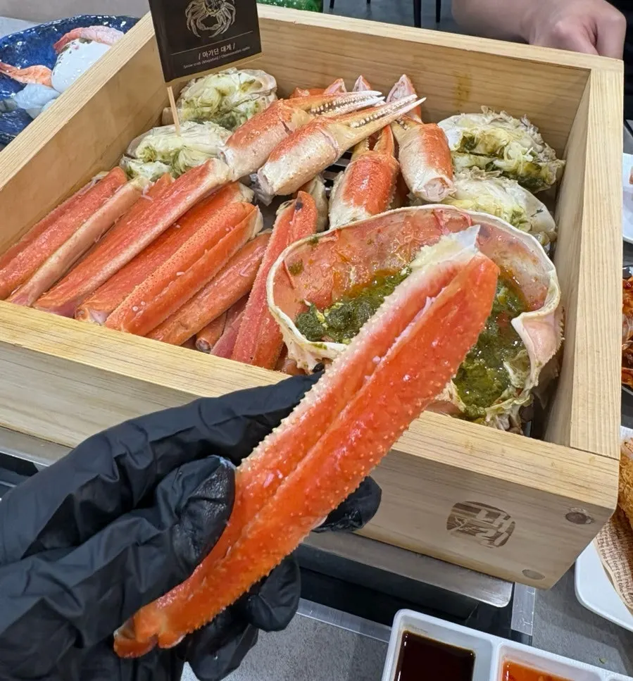 녹진한 대게 내장과 대게찜