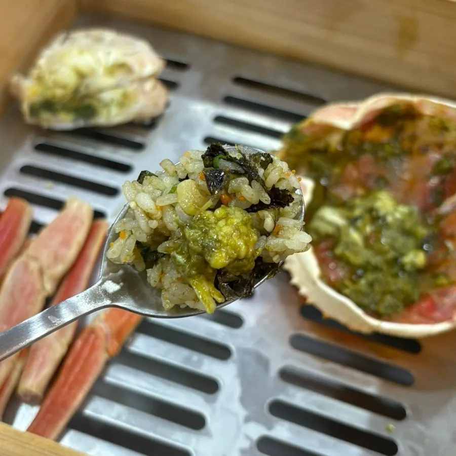 살이 꽉 찬 대게 집게와 다리