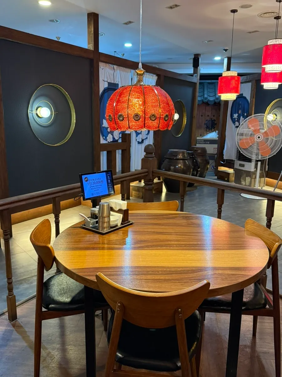 Dongbaek's table hall arranged mostly with 4-seat tables