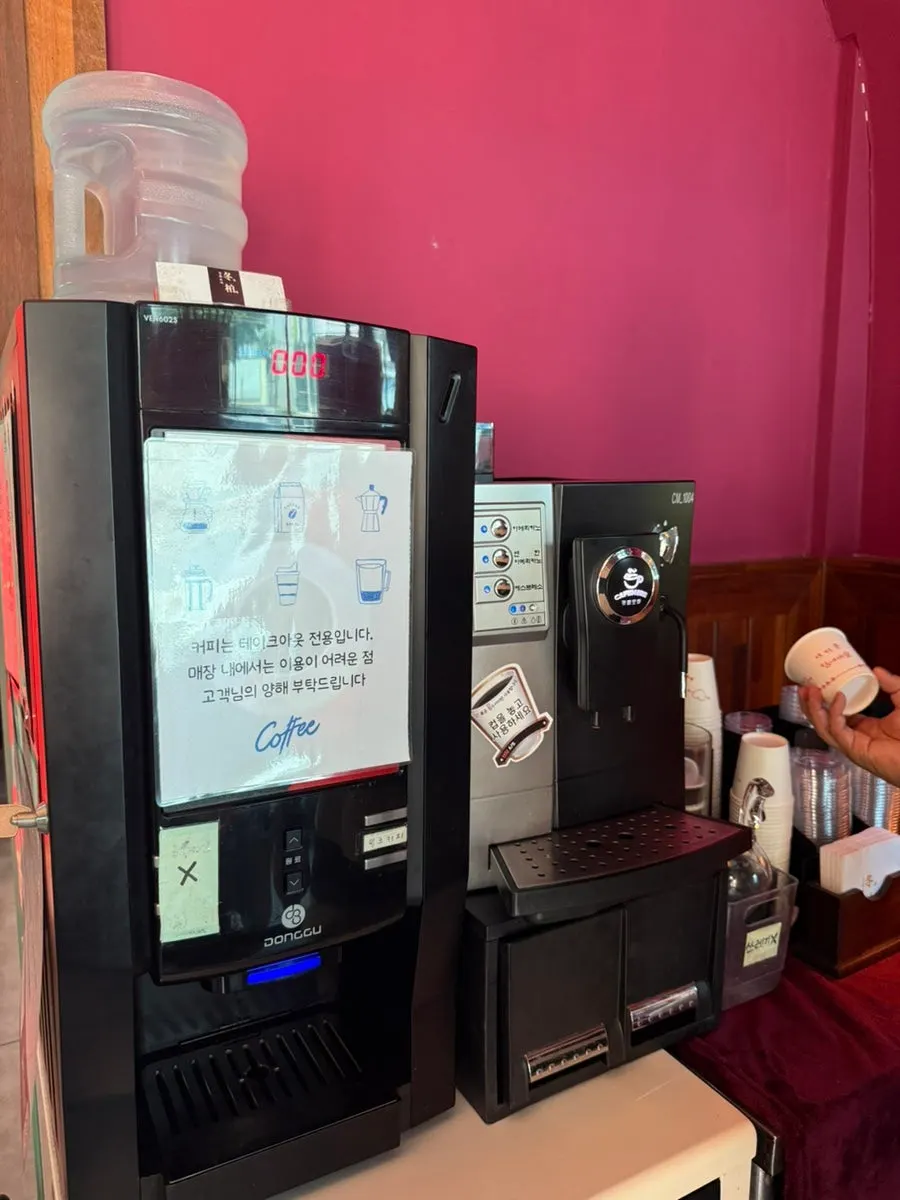 The takeaway-only coffee counter at Dongbaek's entrance