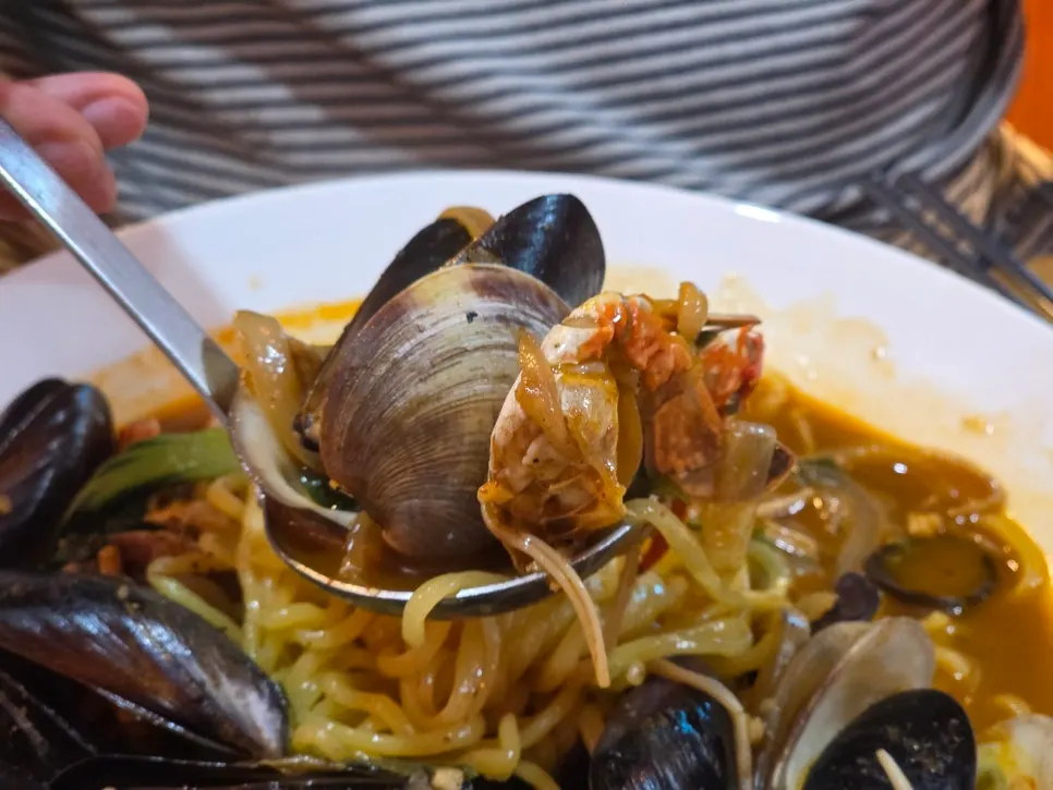 Seafood jjamppong with shellfish