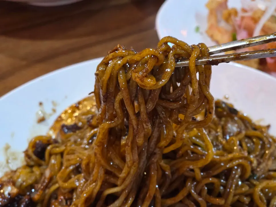 Extra-large ganjajang noodles