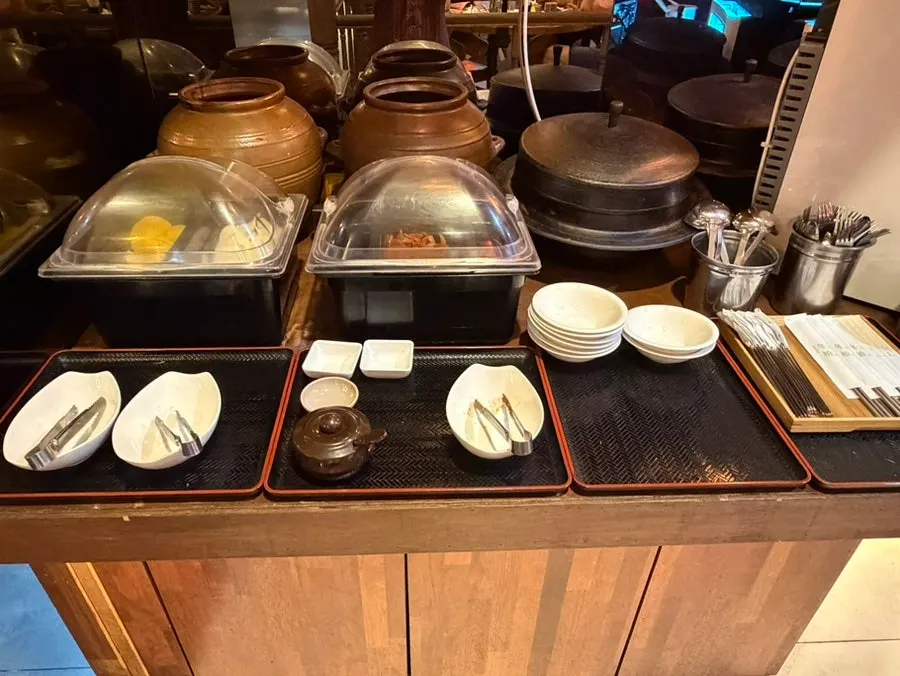 Dongbaek room table set up for group gatherings
