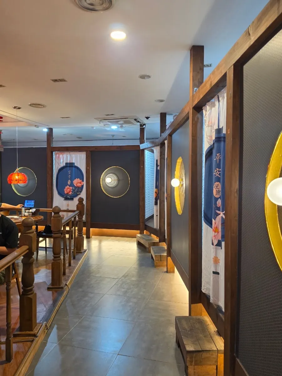 Dongbaek's hall with central tables and surrounding rooms