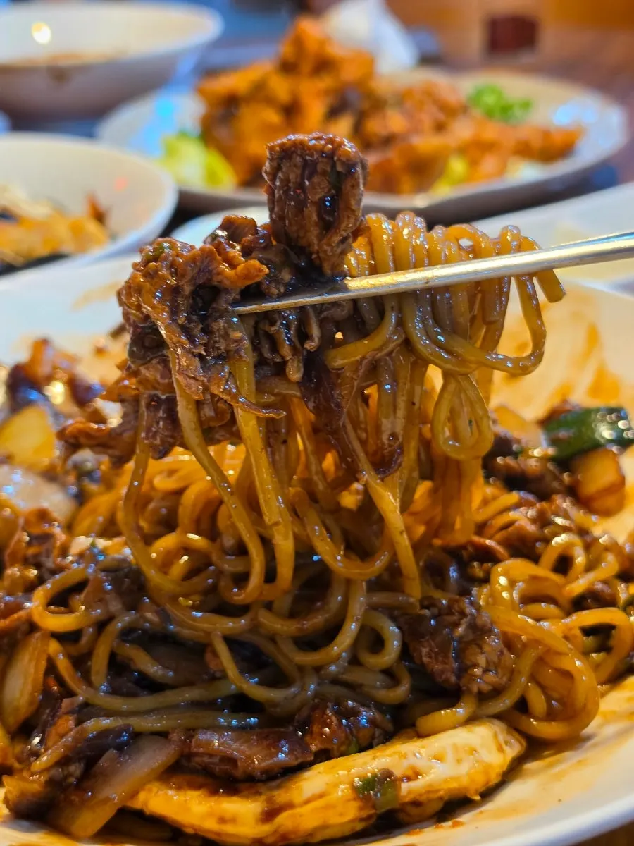 Dongbaek's ganjajang with chunky raw meat