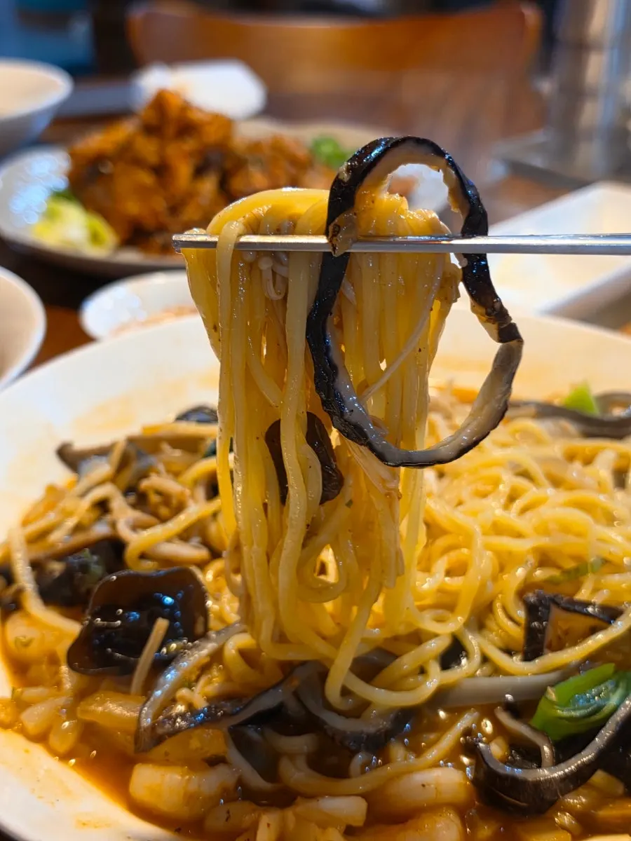 Jjamppong noodles lifted from the bowl