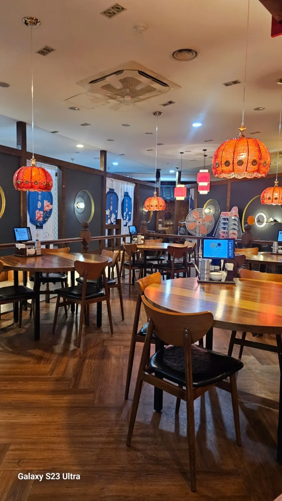 동백 입구 간판 세로 사진