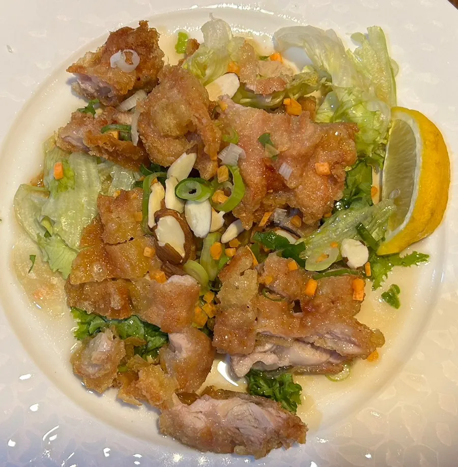 Crispy fried chicken pieces of yurinki