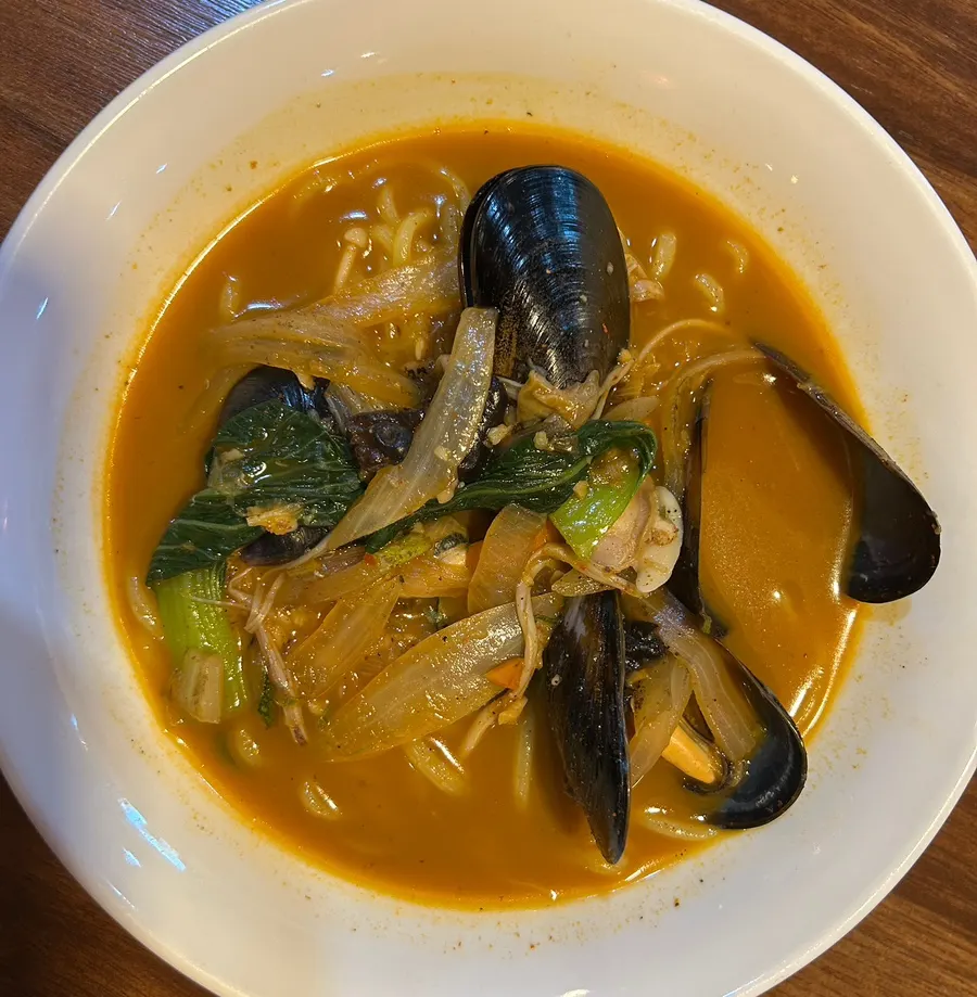 Jjamppong loaded with mussels and vegetables