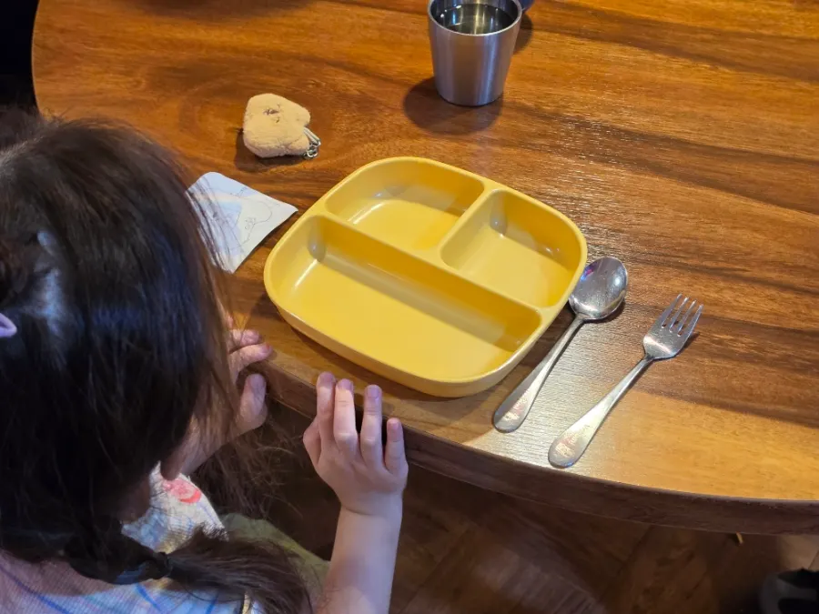 Kids' tableware provided for a child