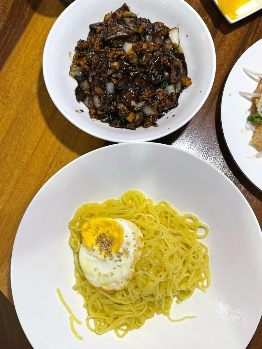 A bowl of Dongbaek's fresh meat ganjajang