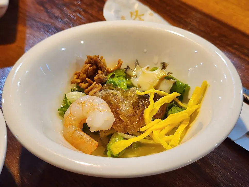 Abalone porridge, the first dish of the lunch special course A