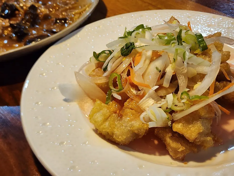 Dongbaek's tangsuyuk fried with fresh sirloin