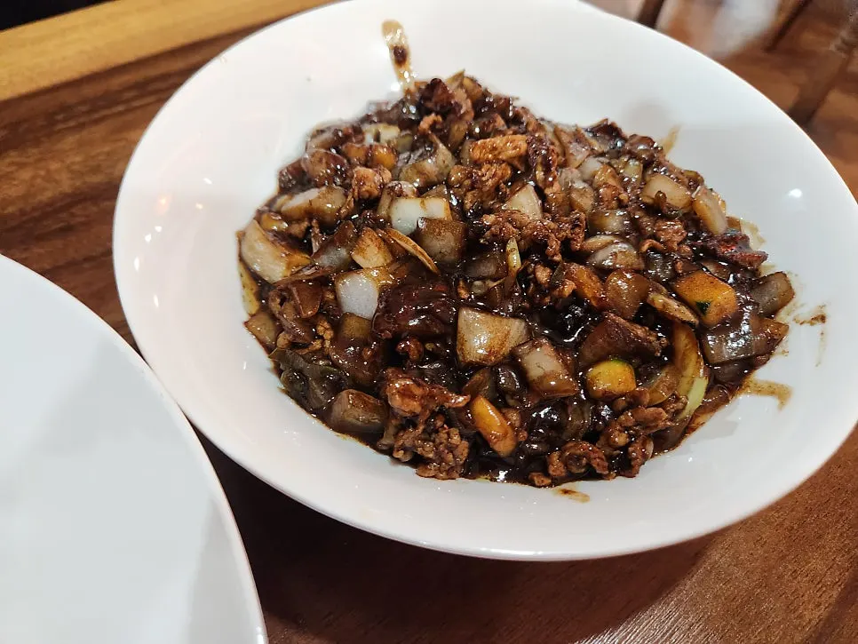 Dongbaek上菜擺盤照